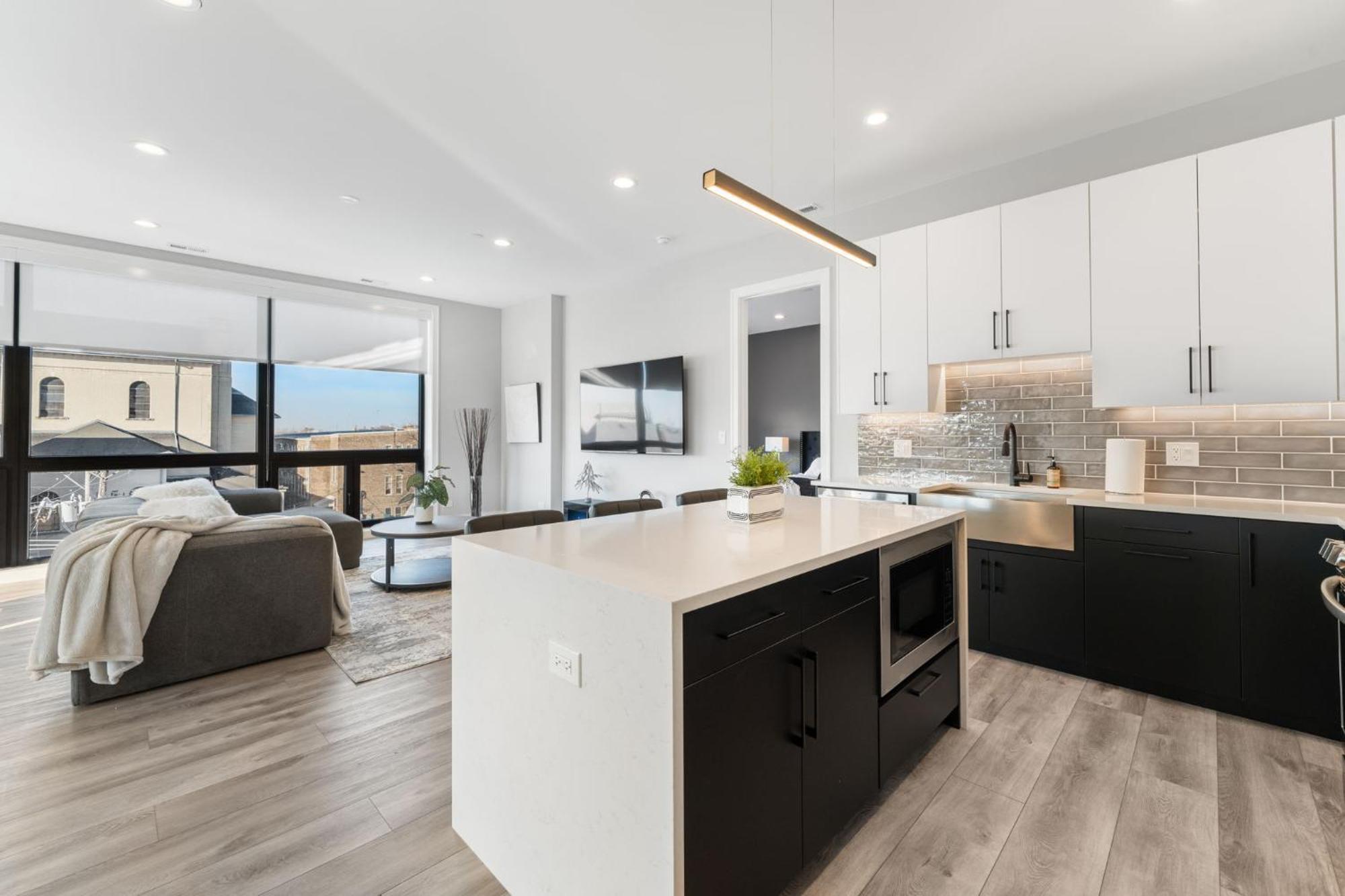 Apartment Contemporary Luxury: New 3br 2ba Stylish Haven *
