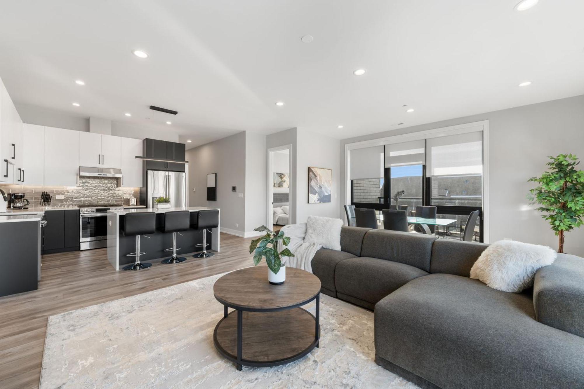 Apartment Contemporary Luxury: New 3br 2ba Stylish Haven