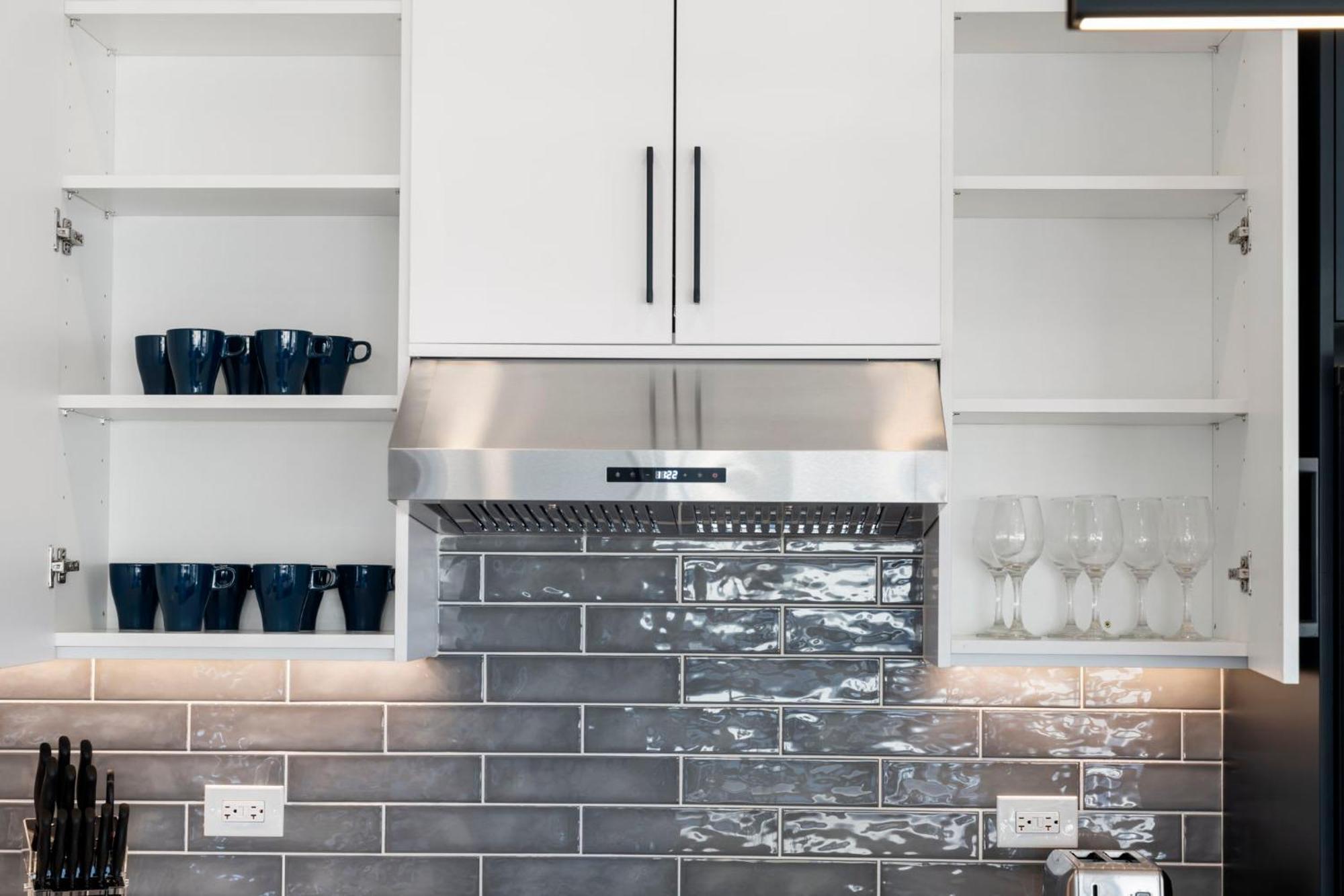 Contemporary Luxury: New 3br 2ba Stylish Haven Apartment