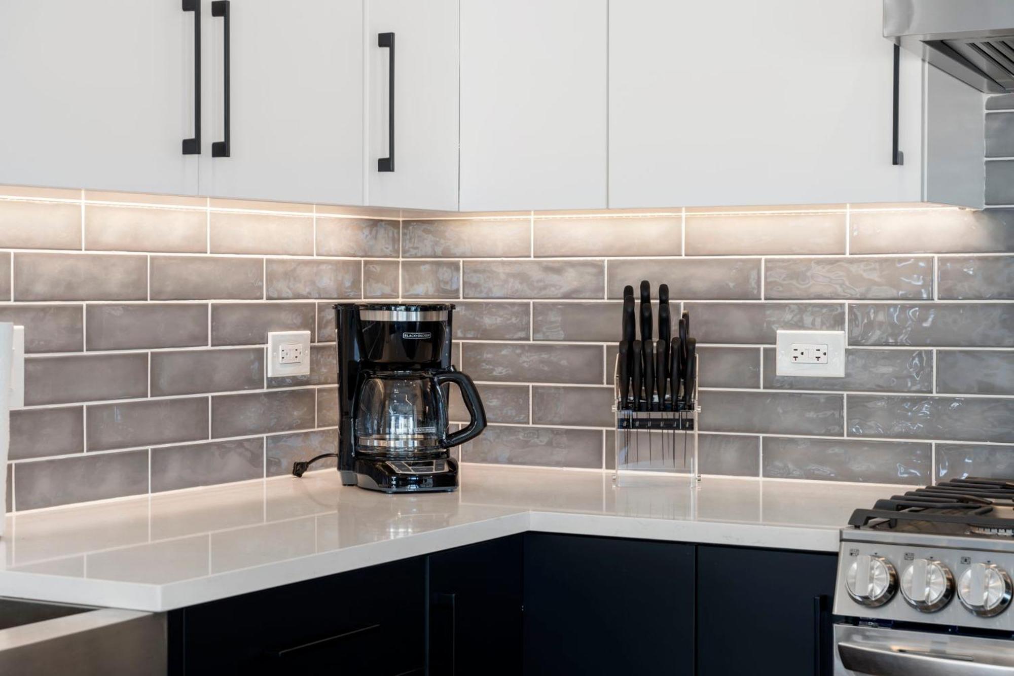 Contemporary Luxury: New 3br 2ba Stylish Haven * Chicago