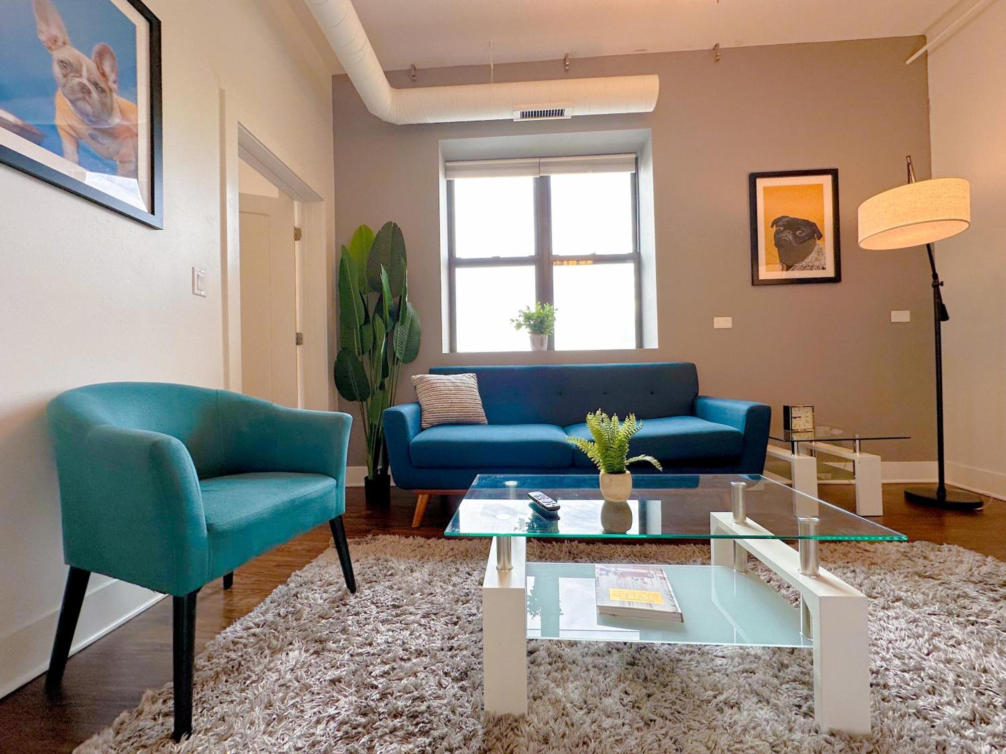 Apartment Mccormick Place 420 Friendly 3br Family Unit For Up To 8 Guests With Optional Parking