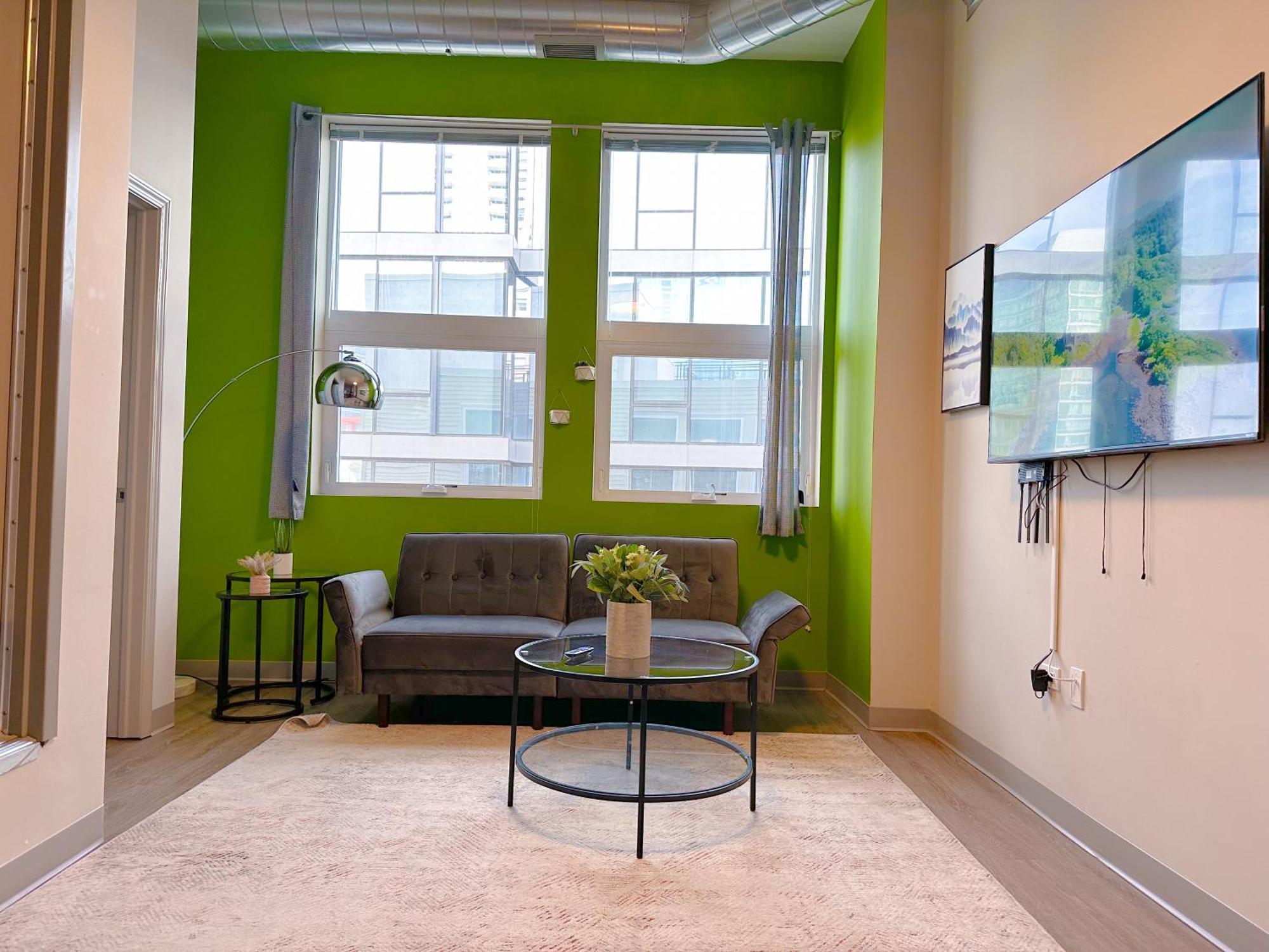 Mccormick Oasis With Balcony, Optional Parking, Patio And Gym Sleeps 6 Near Mccormick Place, Grant Park, Soldier Field & Museum Campus Apartment *