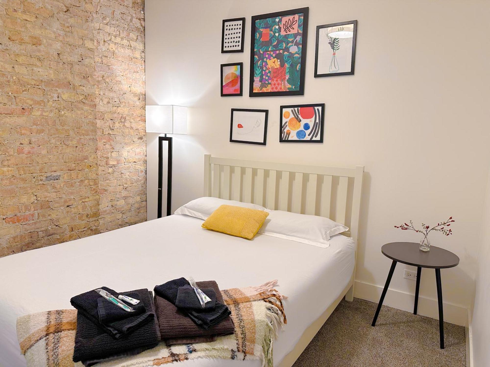 Apartment Mccormick Place 420 Friendly 3br Family Unit For Up To 8 Guests With Optional Parking Chicago