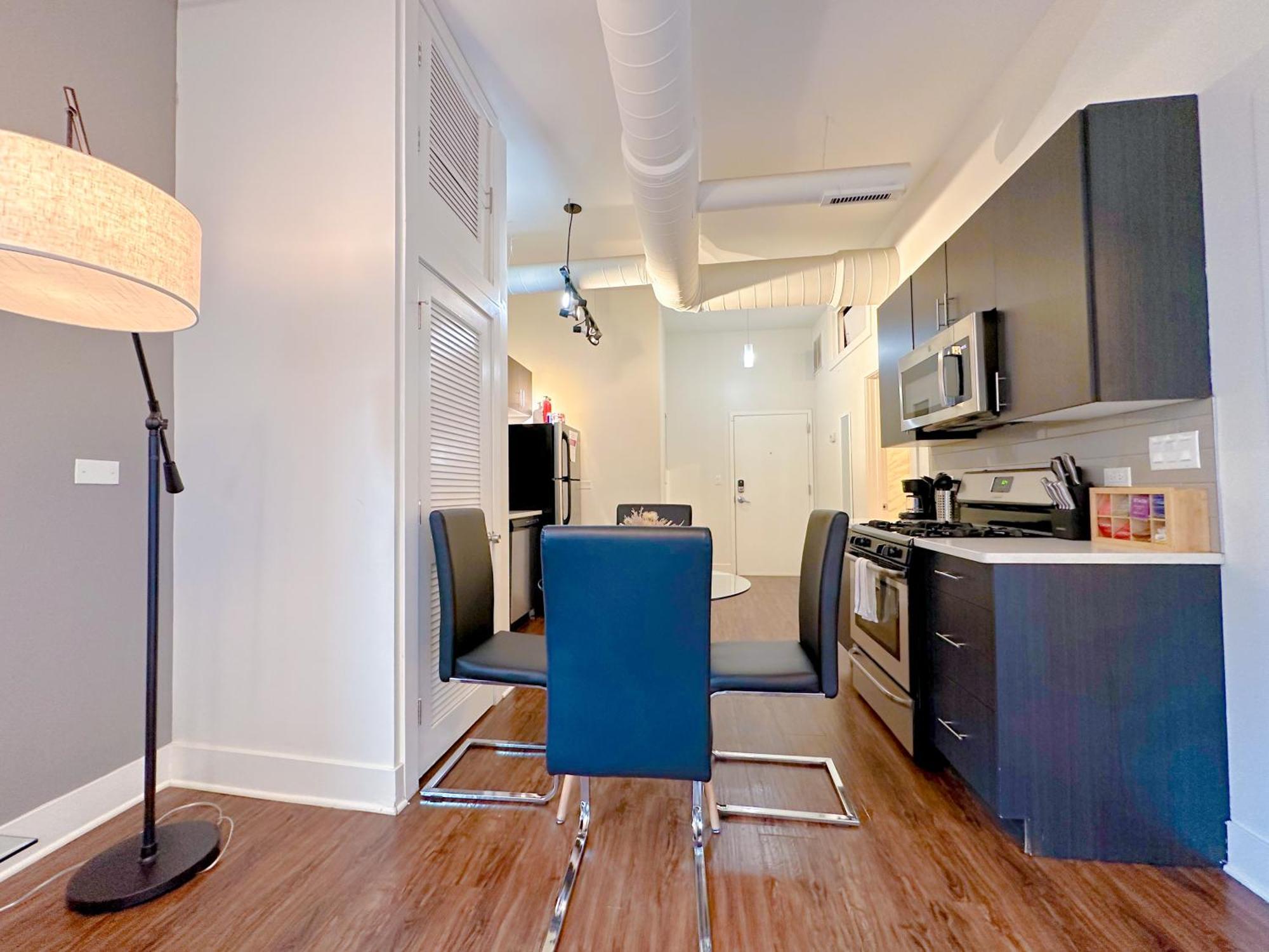 Mccormick Place 420 Friendly 3br Family Unit For Up To 8 Guests With Optional Parking Apartment Chicago