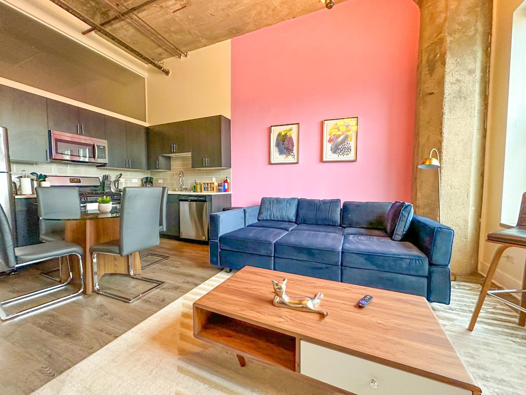 Apartment Mccormick Place Modern Loft With An Amazing Skyline View And Optional Parking For 8 Guests