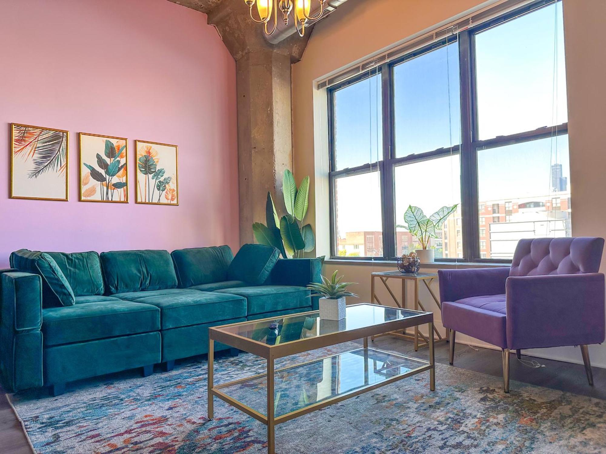 South Loop 2br Retreat With Skyline View And Optional Parking For 8 Guests Near Mccormick Place And Soldier Field