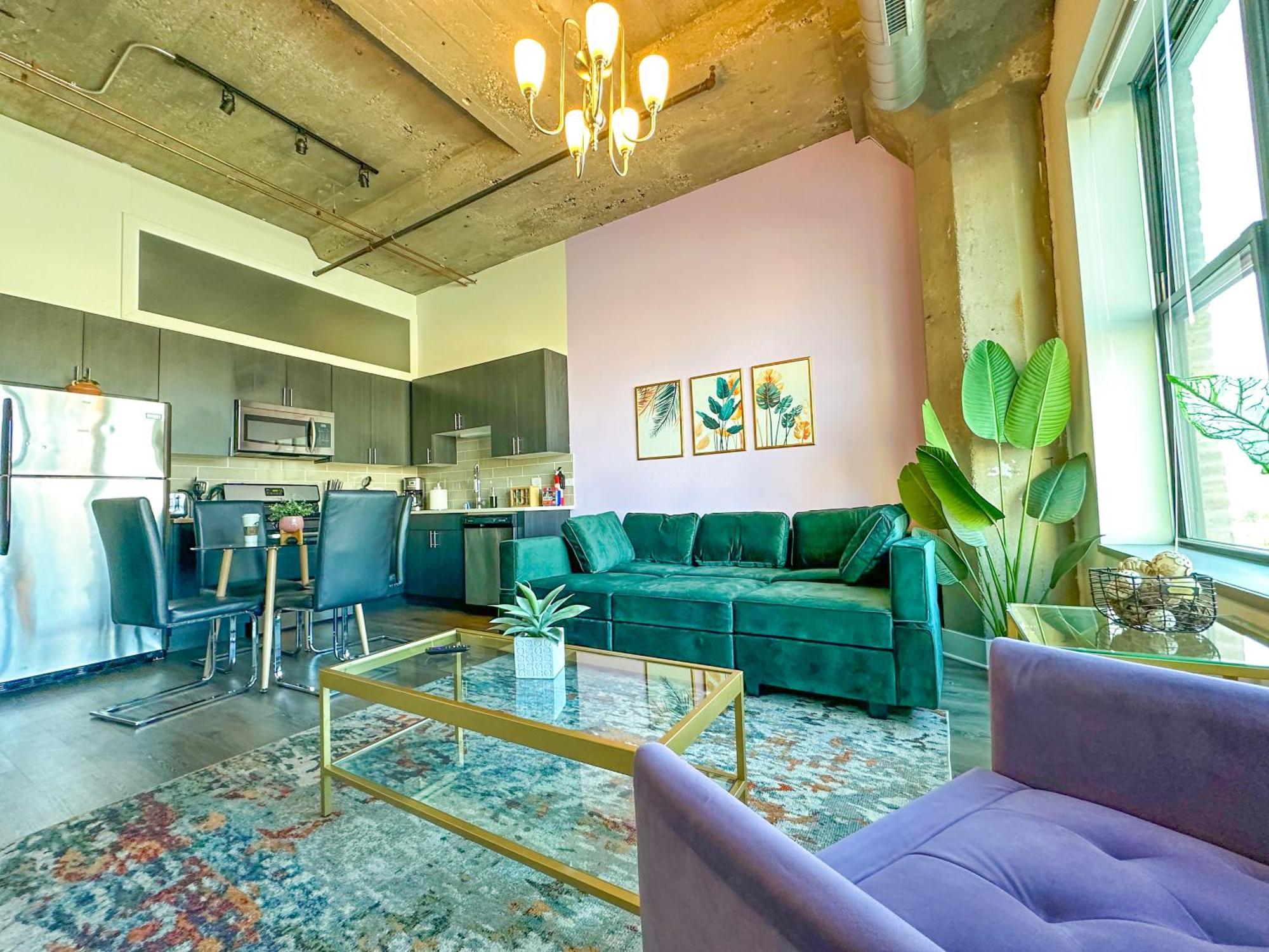 Apartment South Loop 2br Retreat With Skyline View And Optional Parking For 8 Guests Near Mccormick Place And Soldier Field