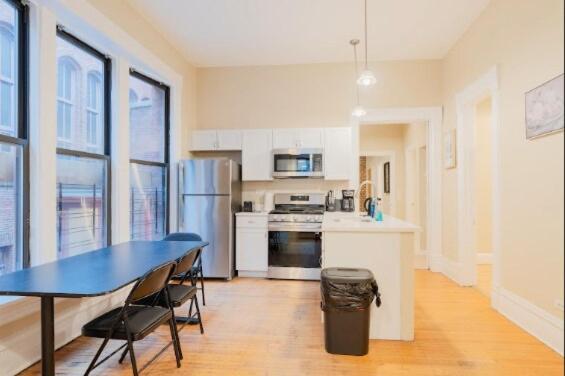 Stylish 3br Near Wrigley Field & Lincoln Park Apartment Chicago