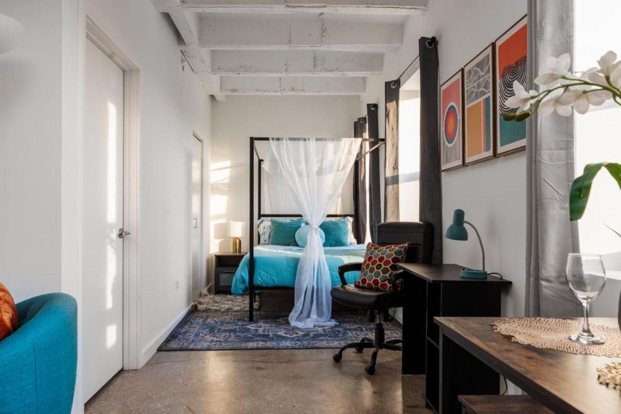 Apartment Sunny Modern Loft Montrose Rooftop Wfh Gym *