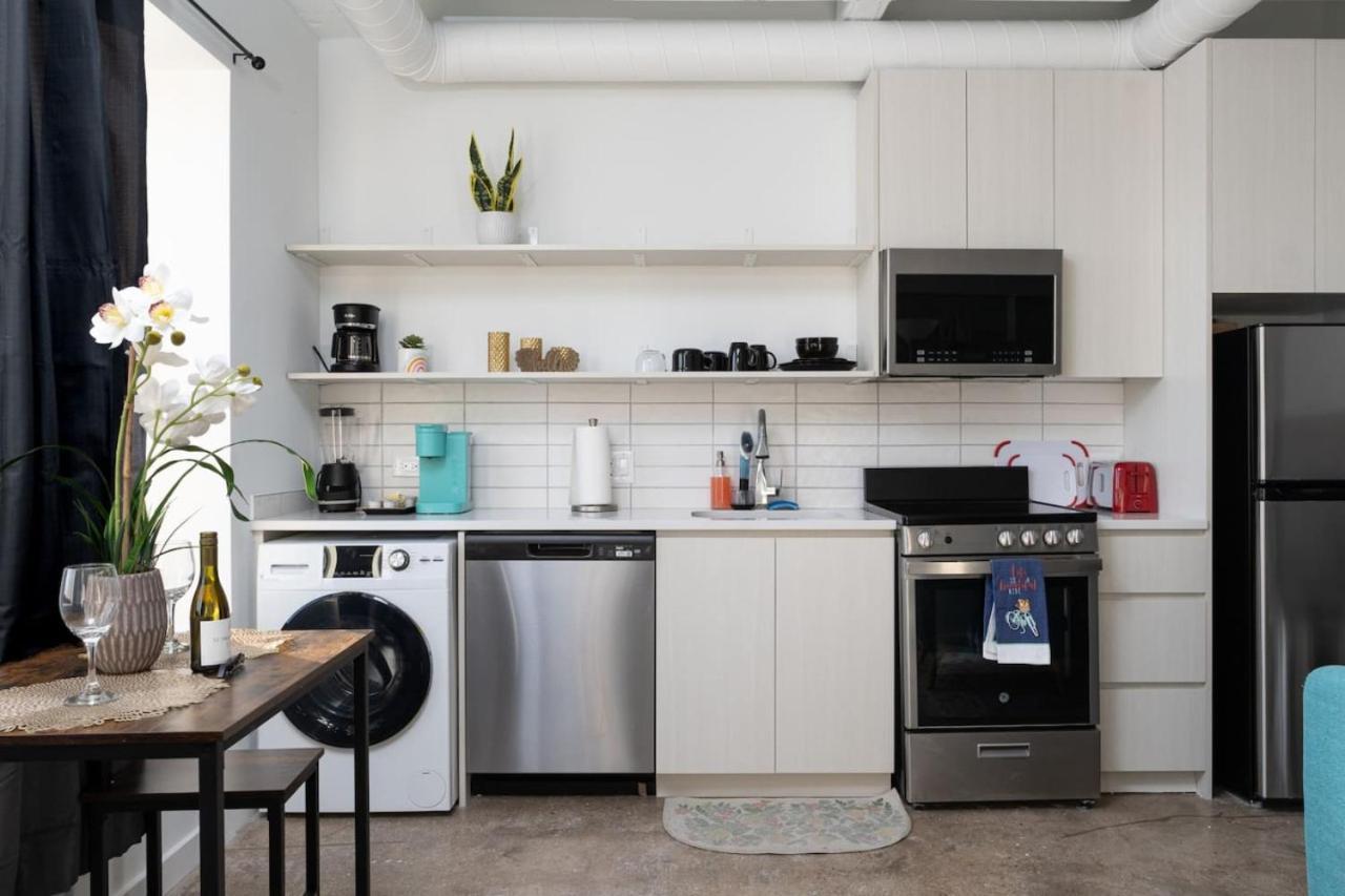 Sunny Modern Loft Montrose Rooftop Wfh Gym * Chicago