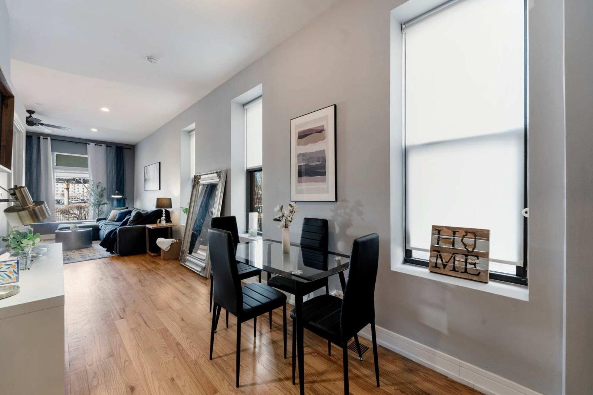 2 Bedroom Near West Loop With Parking * Chicago