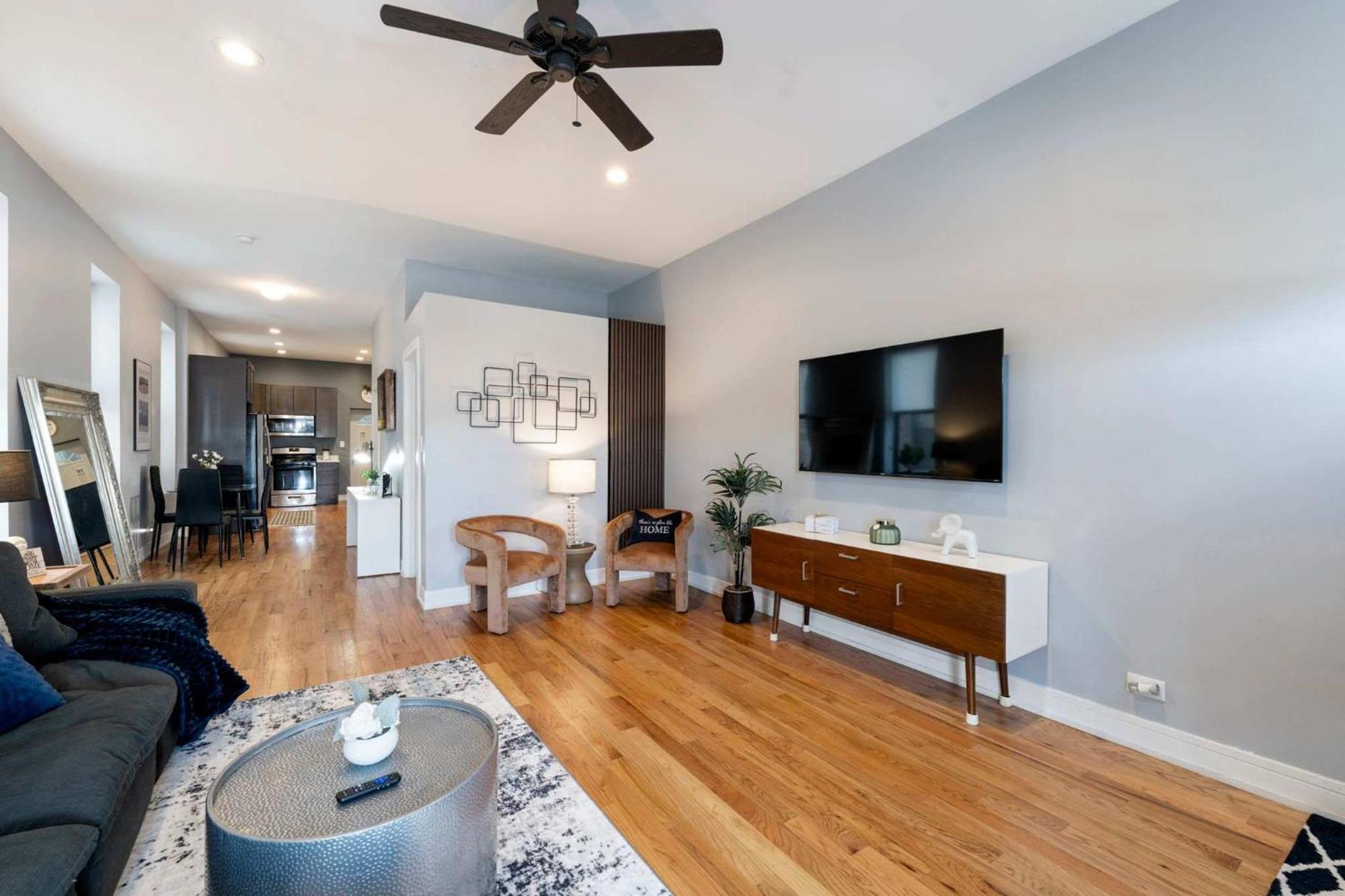 Apartment 2 Bedroom Near West Loop With Parking Chicago
