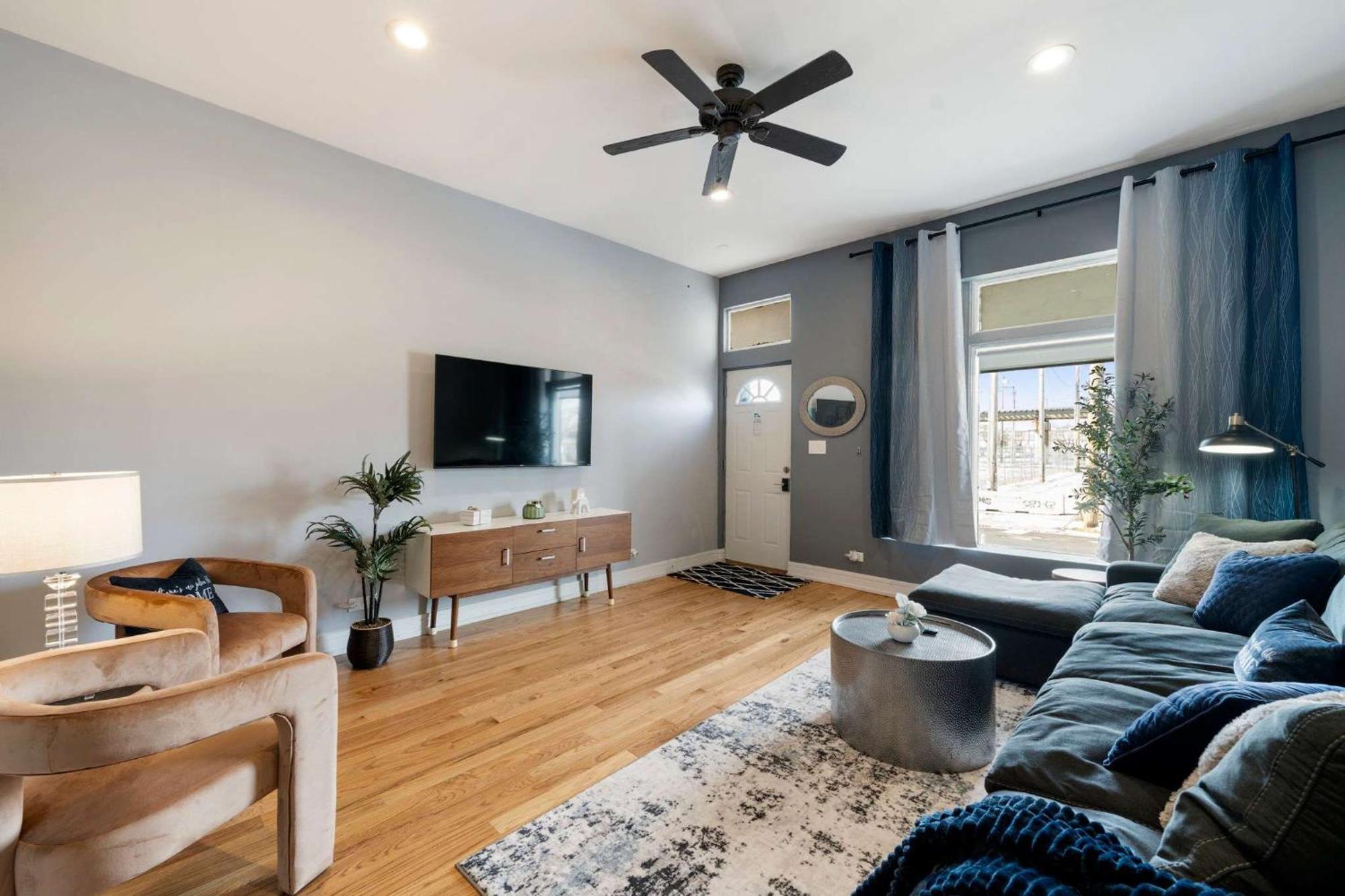 2 Bedroom Near West Loop With Parking Chicago