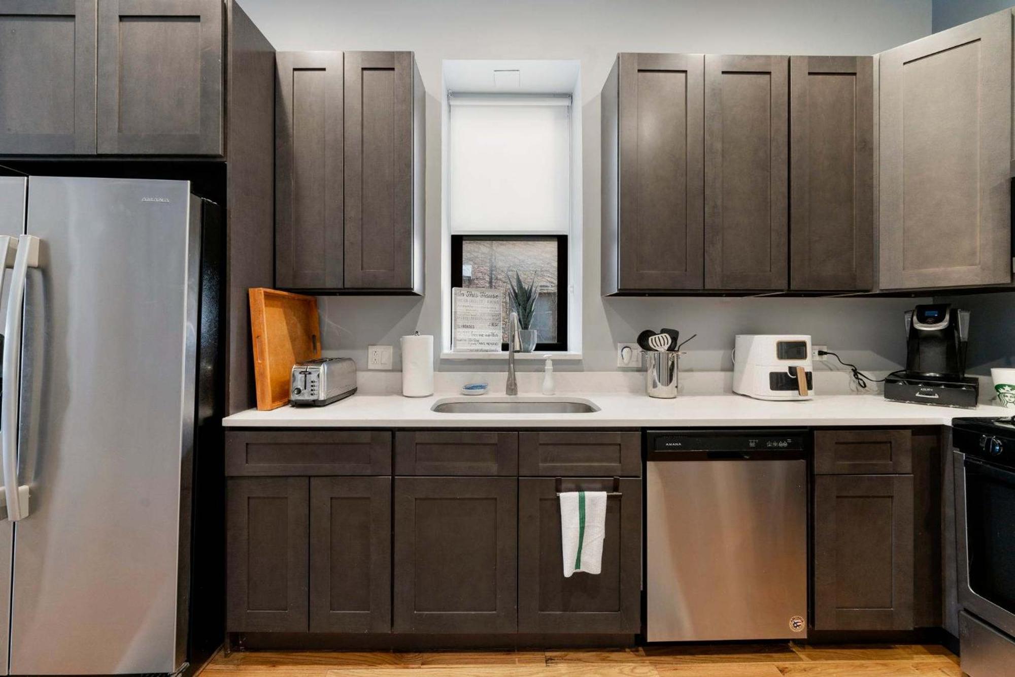 2 Bedroom Near West Loop With Parking Chicago