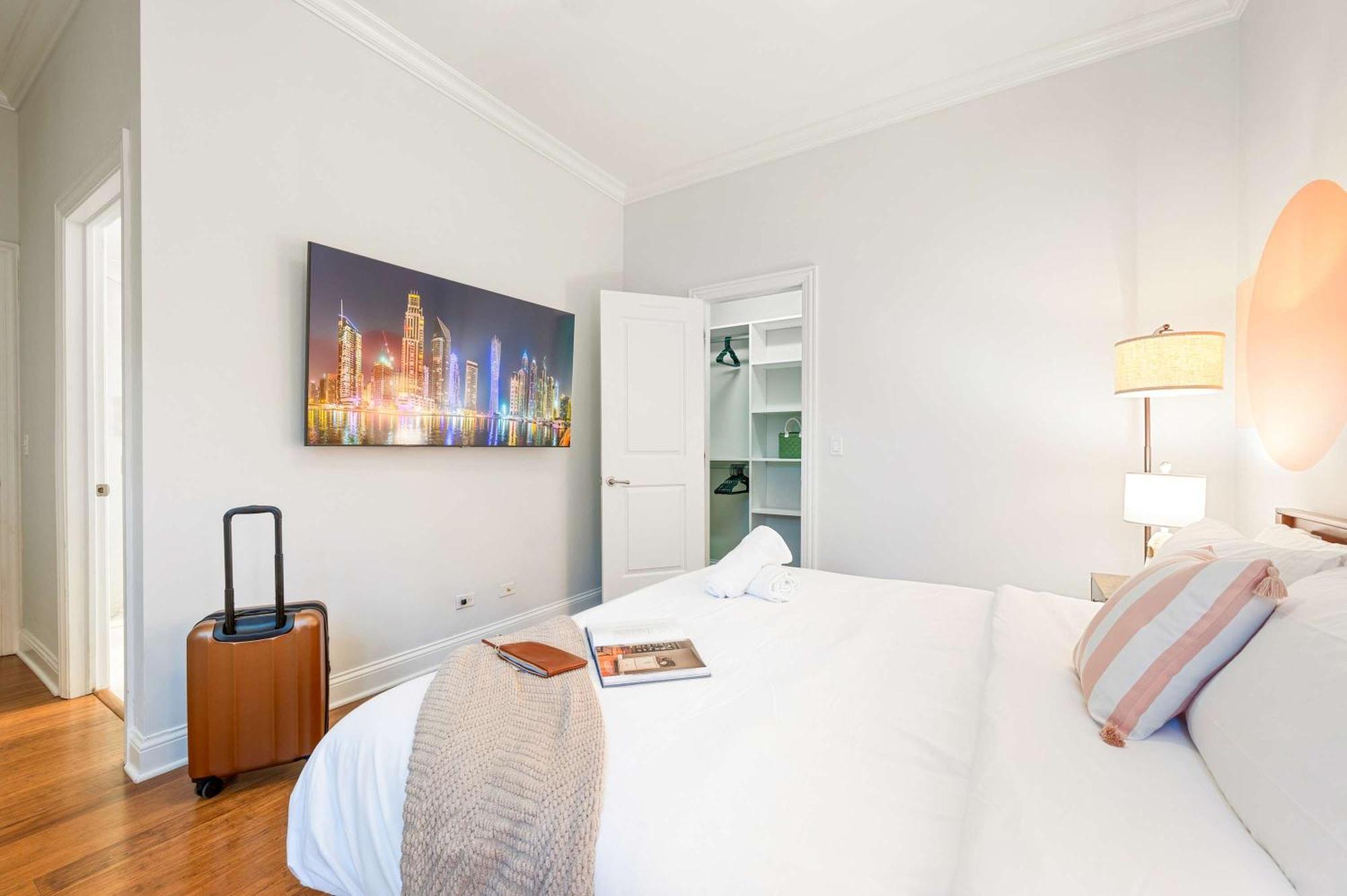 1 Free Parking Gym Balcony Sleeps 12 *