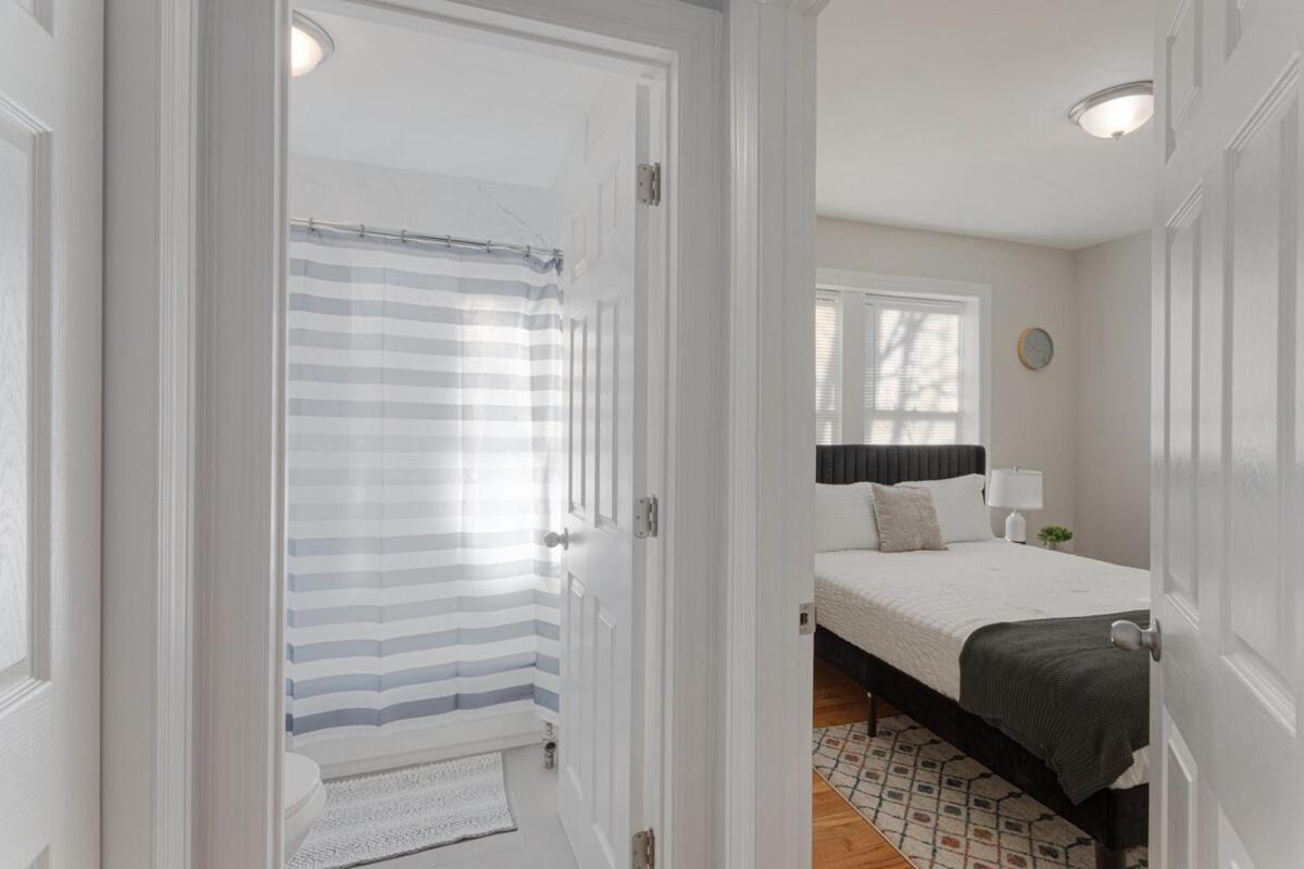 Comfy & 1br Steps From Loyola & Dining Apartment