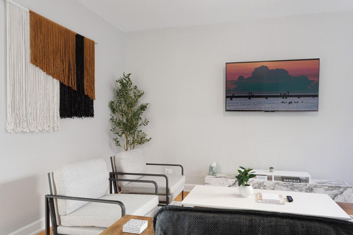 Comfy & 1br Steps From Loyola & Dining
