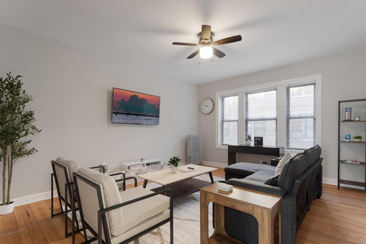 Comfy & 1br Steps From Loyola & Dining Apartment