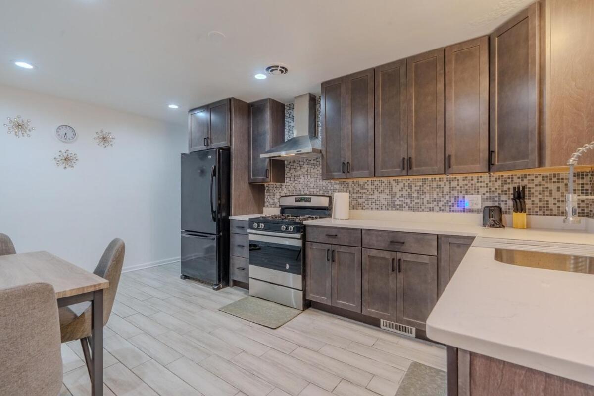Apartment Cozy 3br With Parking Easy Access Shore Dr Chicago