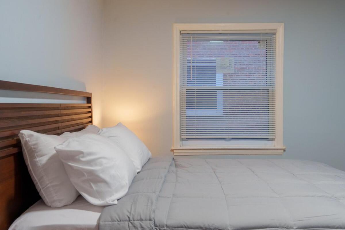 Apartment Cozy 3br With Parking Easy Access Shore Dr Chicago
