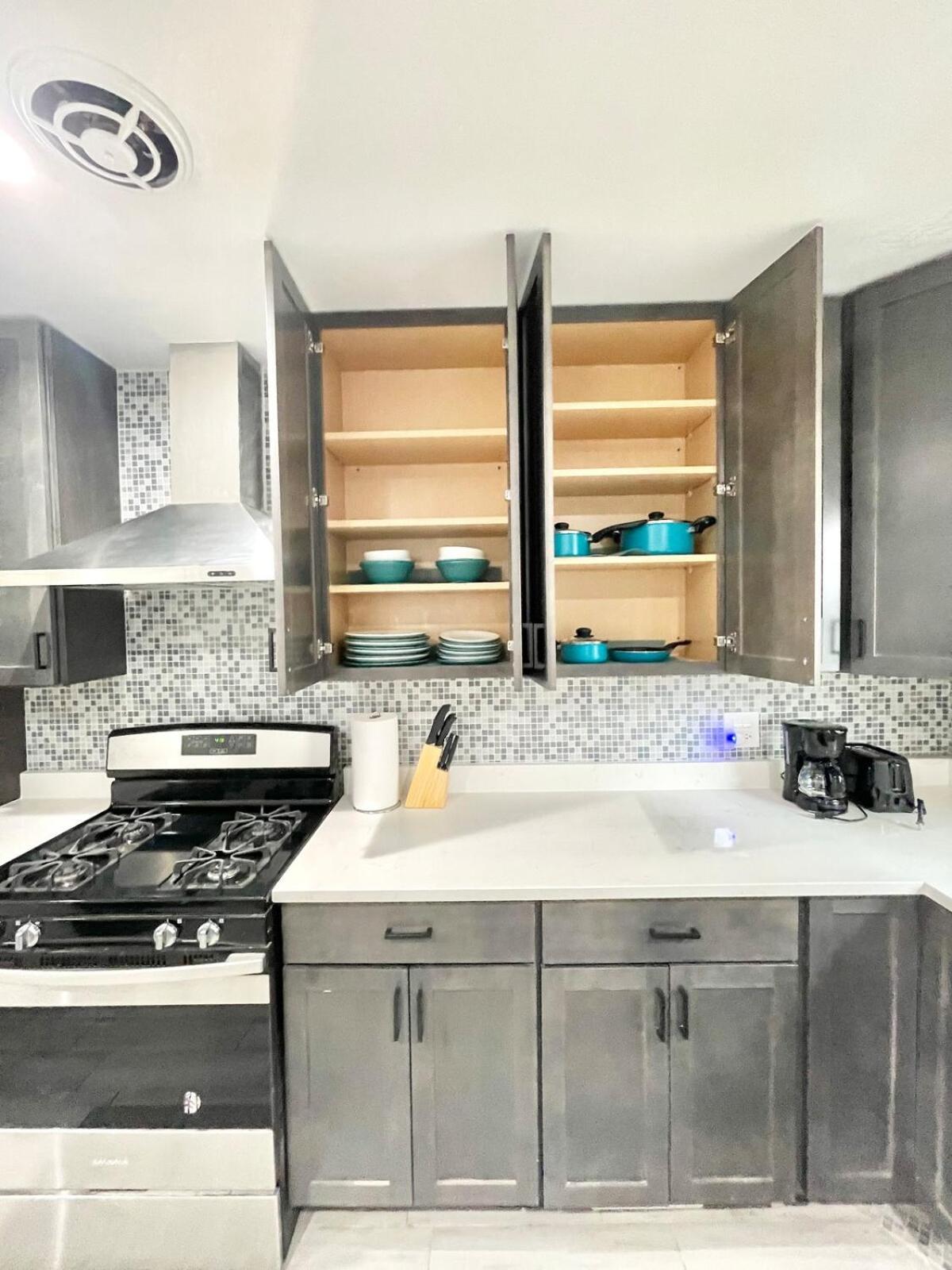 Cozy 3br With Parking Easy Access Shore Dr Chicago