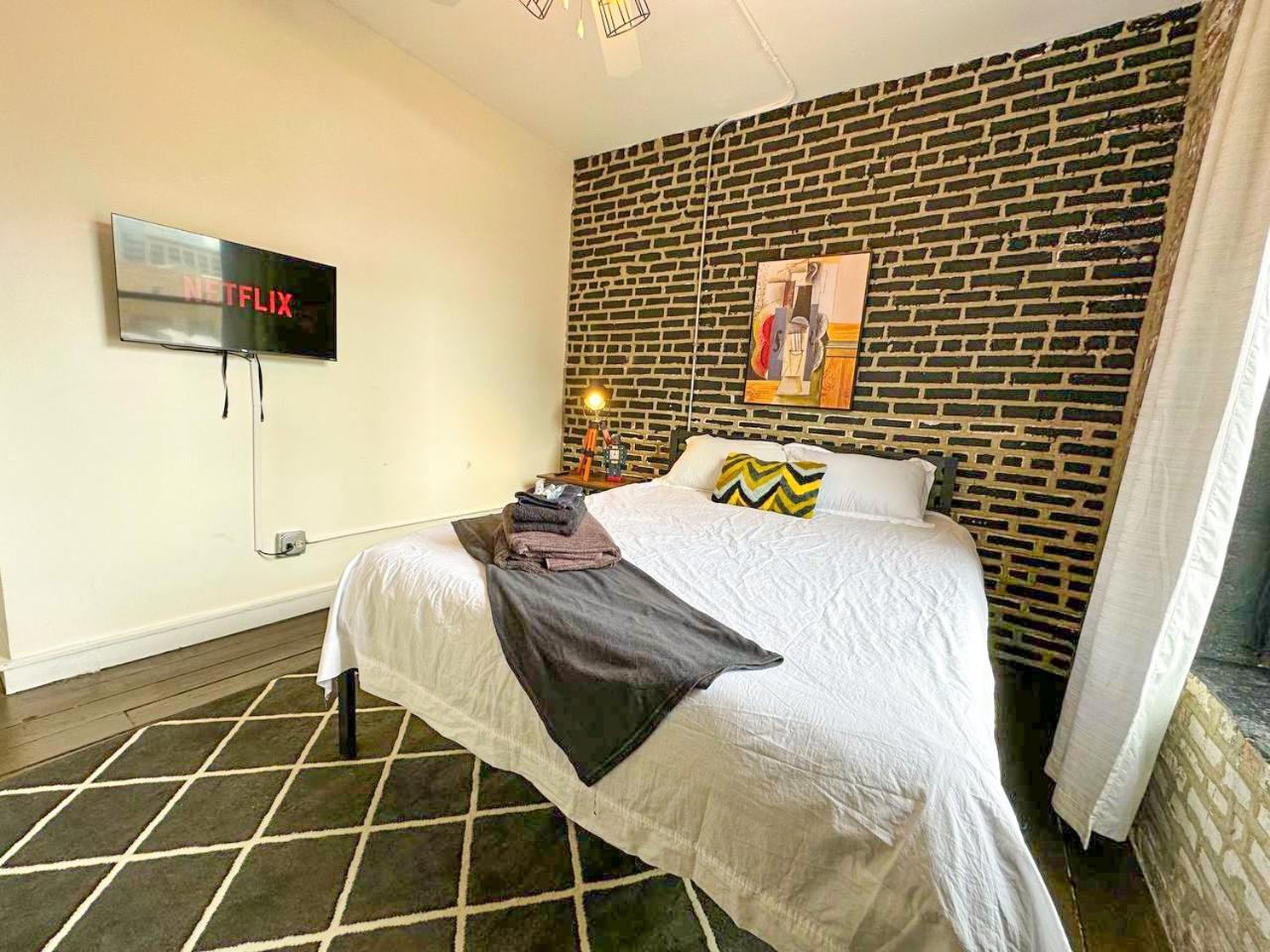 Mccormick Place Spacious 5br With Pool Table & Optional Parking Sleeps 10 Near Soldier Field And Grant Park Apartment