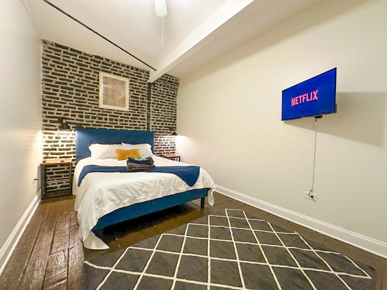Apartment Mccormick Place Spacious 5br With Pool Table & Optional Parking Sleeps 10 Near Soldier Field And Grant Park Chicago