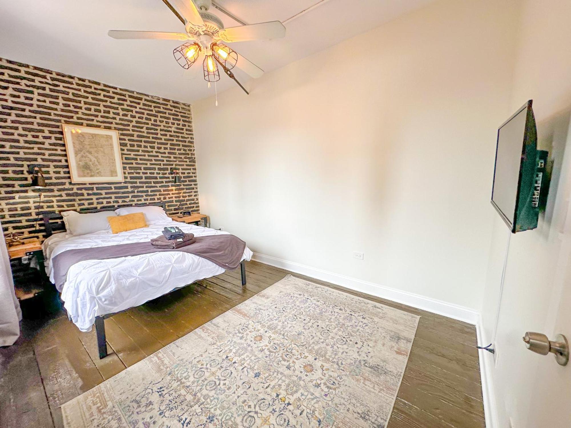 Mccormick Place Spacious 5br With Pool Table & Optional Parking Sleeps 10 Near Soldier Field And Grant Park Chicago
