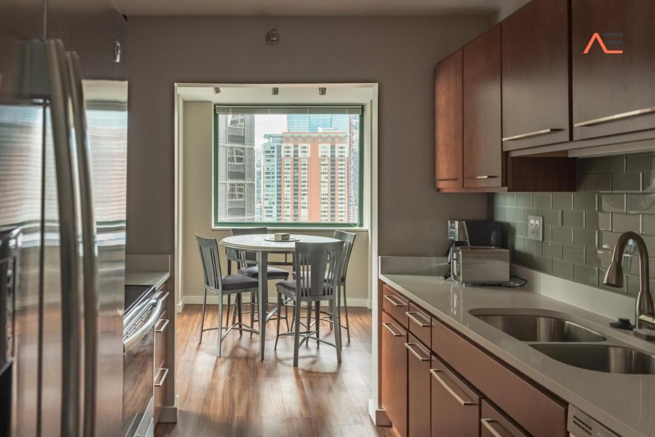 Envitae 3br Downtown Luxurious Views & Pool Chicago
